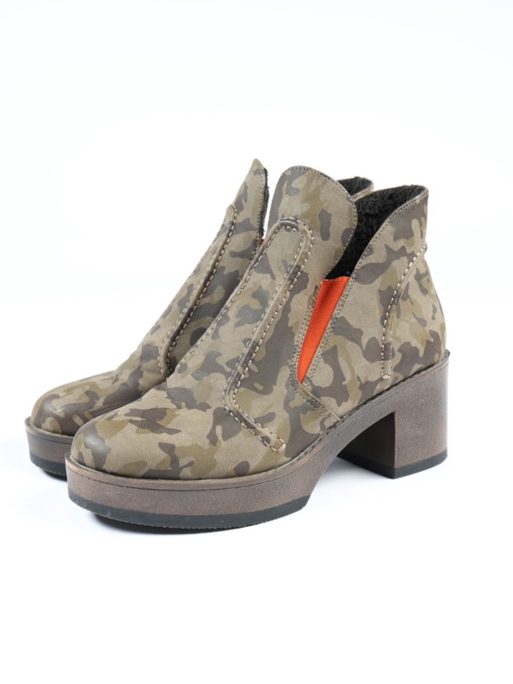 Sherpa Lined Camo Muk Luks Booties Women’s 8.5